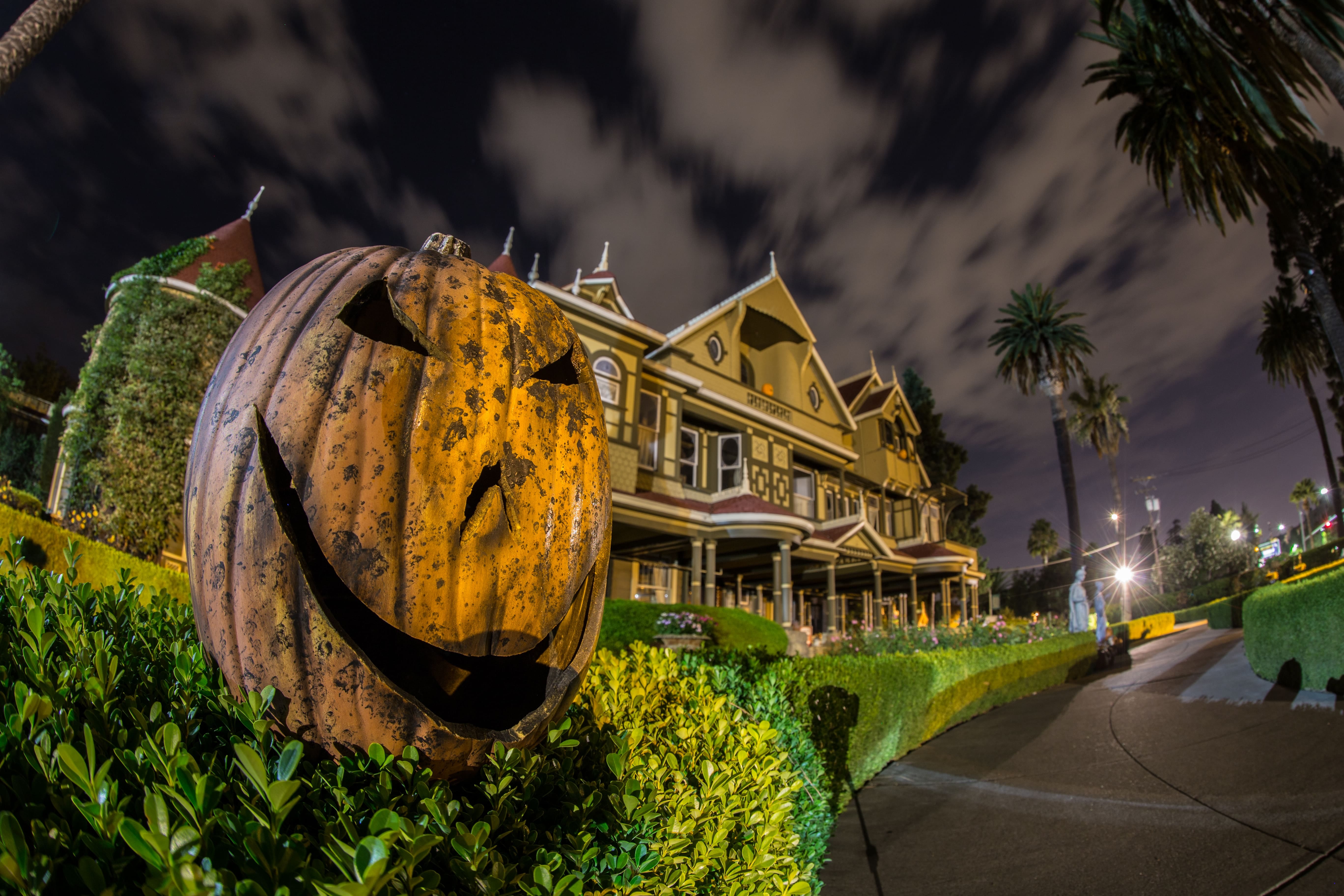 Koryn Wicks’ CASTING & Winchester Mystery House’s Unhinged (Podcast)